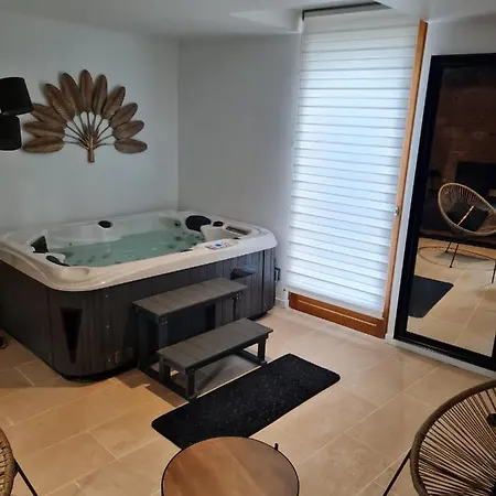 Jacuzzi. Διαμέρισμα *