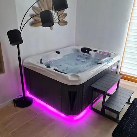 Appartement Jacuzzi. *